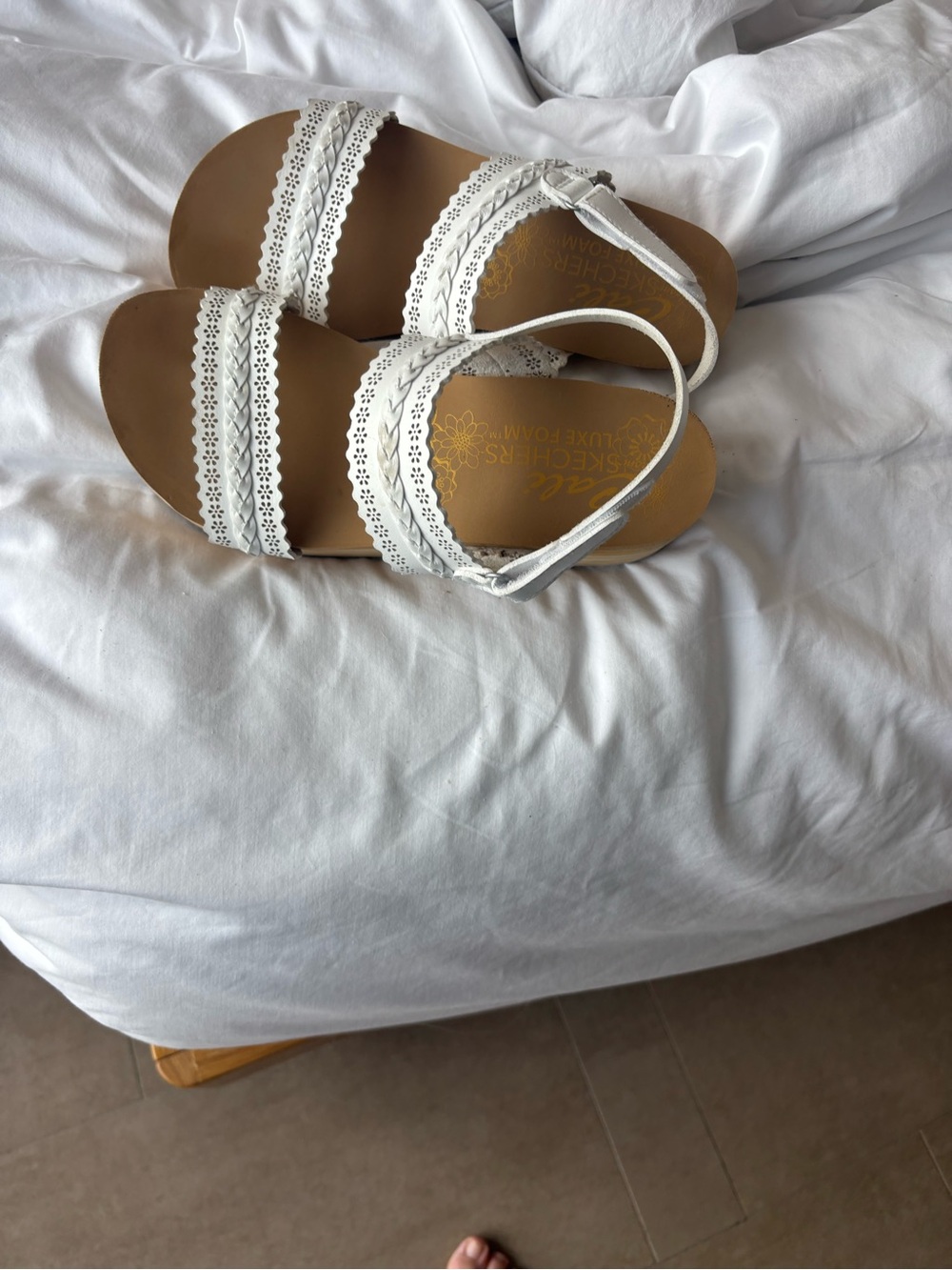 Sketchers Cali Luxe Foam White Braided Strap Sandals Size 8 - Picture 6 of 6